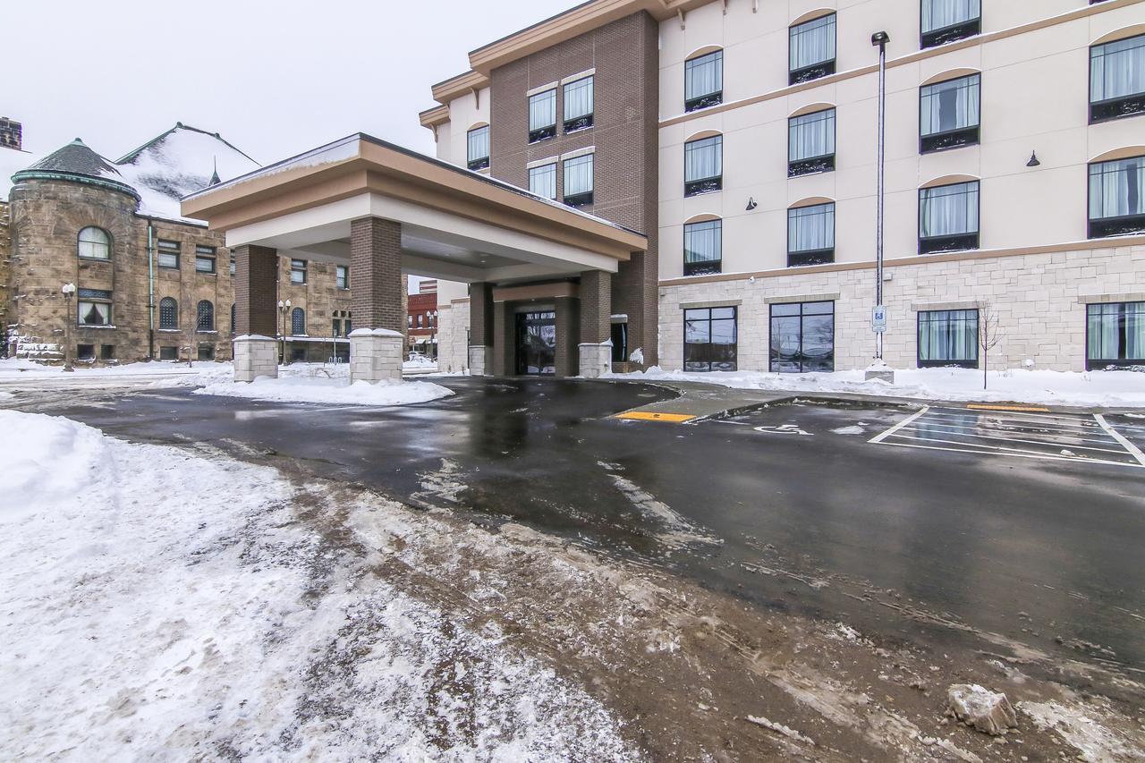 Cobblestone Inn & Suites - Menomonie/Uw-Stout Ngoại thất bức ảnh